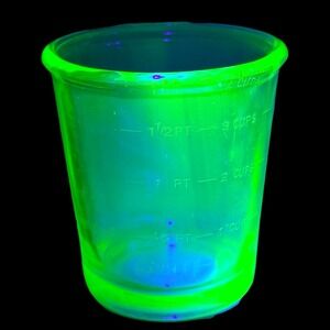 D&B Depression Glass Uranium Beater Jar 4 Cup 32 oz Vaseline Glass 1930s Vintage